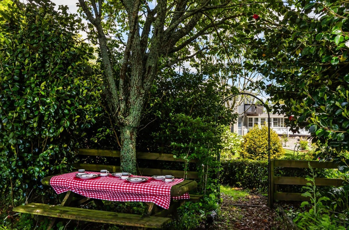 Whakaroa Retreat - Spacious Garden Getaway Near Taupo