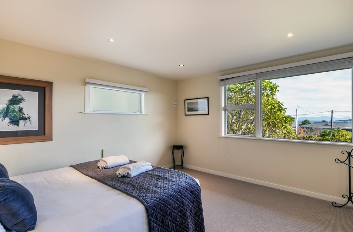 Great Lake Getaway - Your Spacious Taupo Retreat