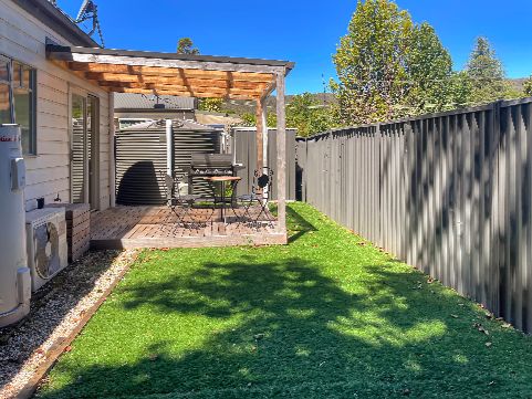 River Rock Cottage  Centrally located and Dog friendly