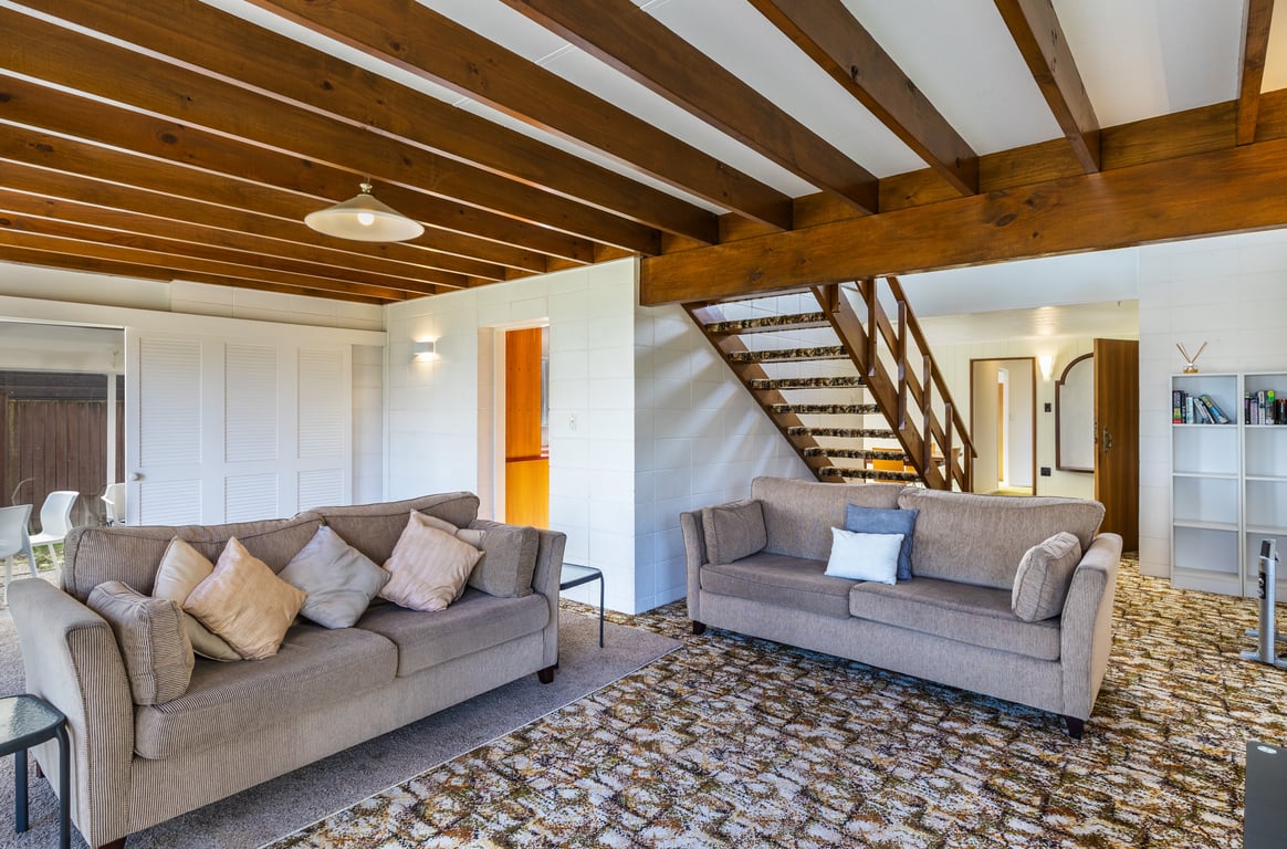 Classic Kiwi Bach By The Lake – Family Friendly In Five Mile Bay