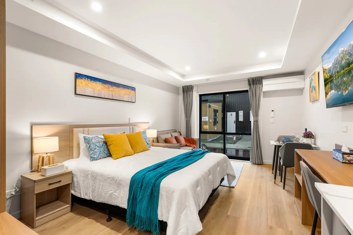 New stylish 1 bedroom premium studio/unit B