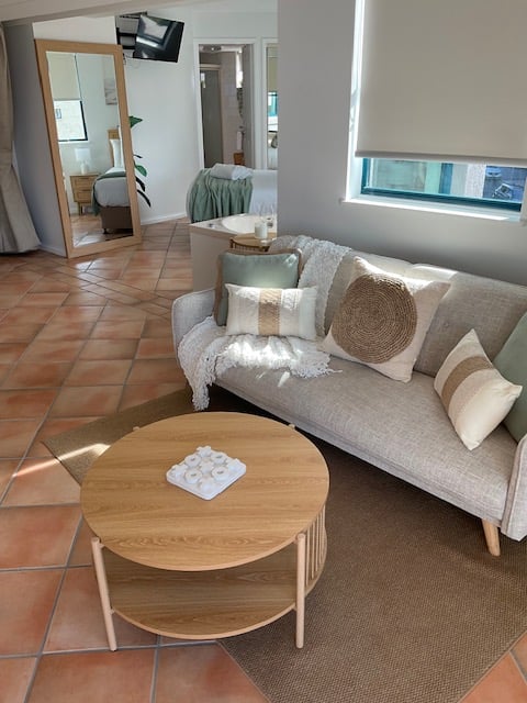 One Bedroom Boardwalk & Ocean View Apartment