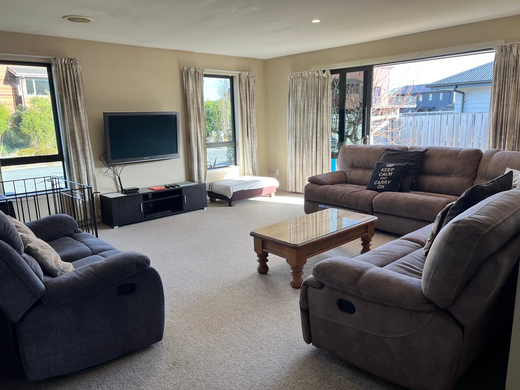 6 Mount Charon Place (Pet Friendly) 