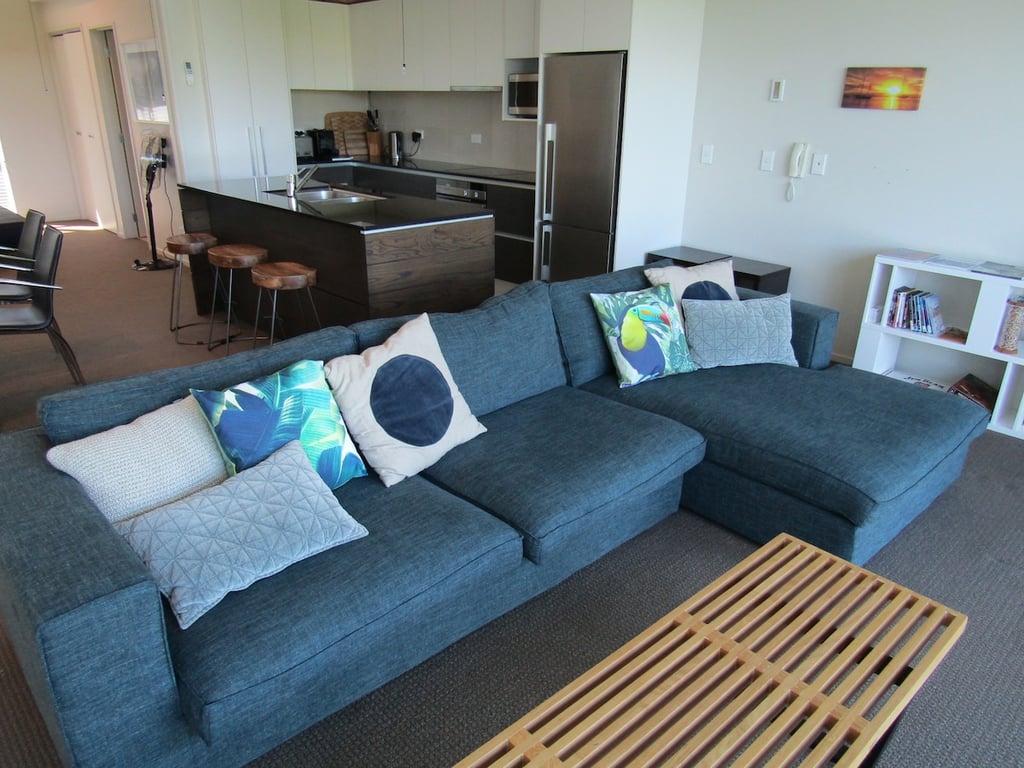 Modern Riverside Apartment - Stunning Views