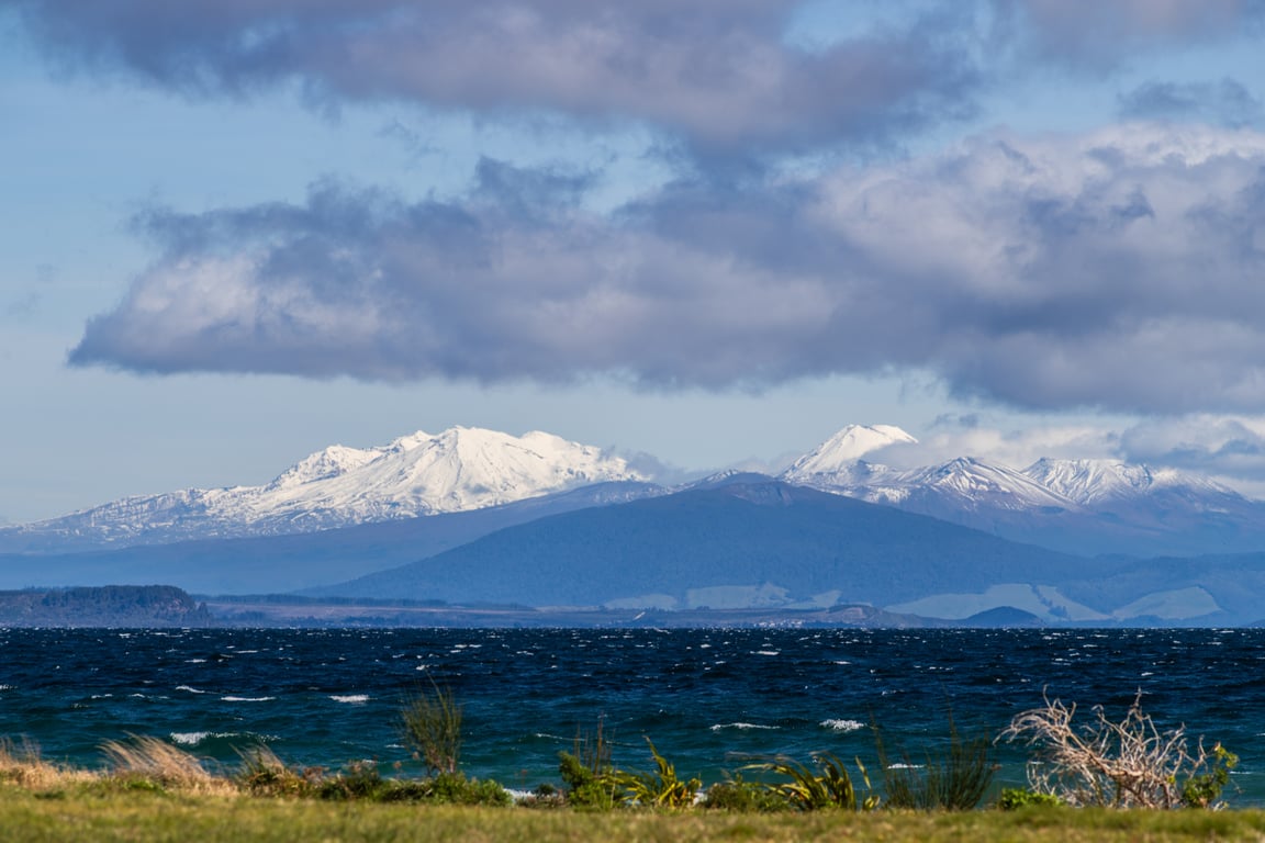 Classic Kiwi Bach By The Lake – Family Friendly In Five Mile Bay