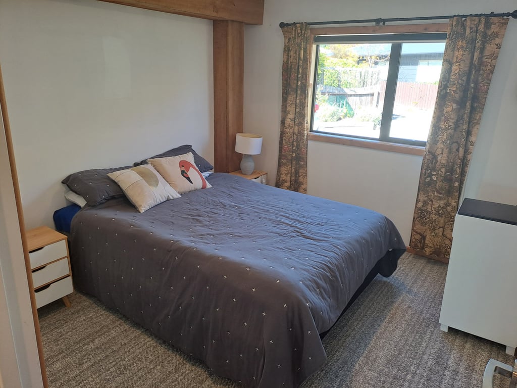 Grace Crescent - Large And Modern Family Home