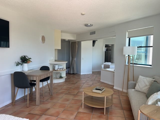 One Bedroom Boardwalk & Ocean View Apartment