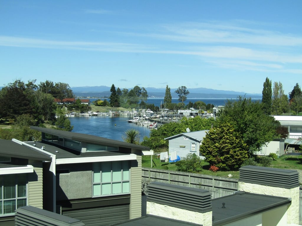 Modern Apartment Close To Town With Great Views