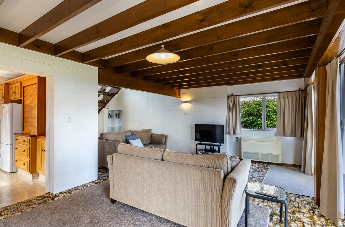 Classic Kiwi Bach By The Lake – Family Friendly In Five Mile Bay