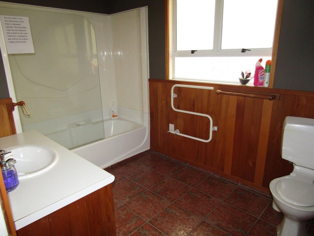 Shepherd House - Large Home With Hot Pool And Wi-Fi