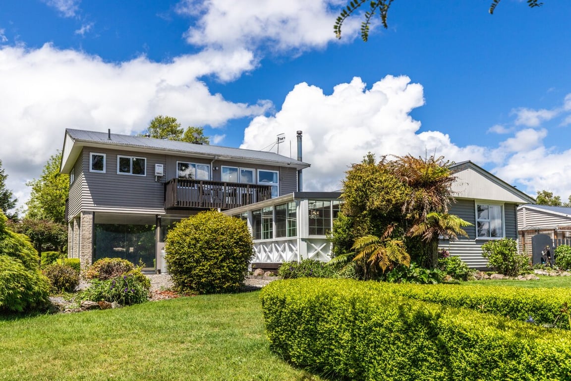 Whakaroa Retreat - Spacious Garden Getaway Near Taupo