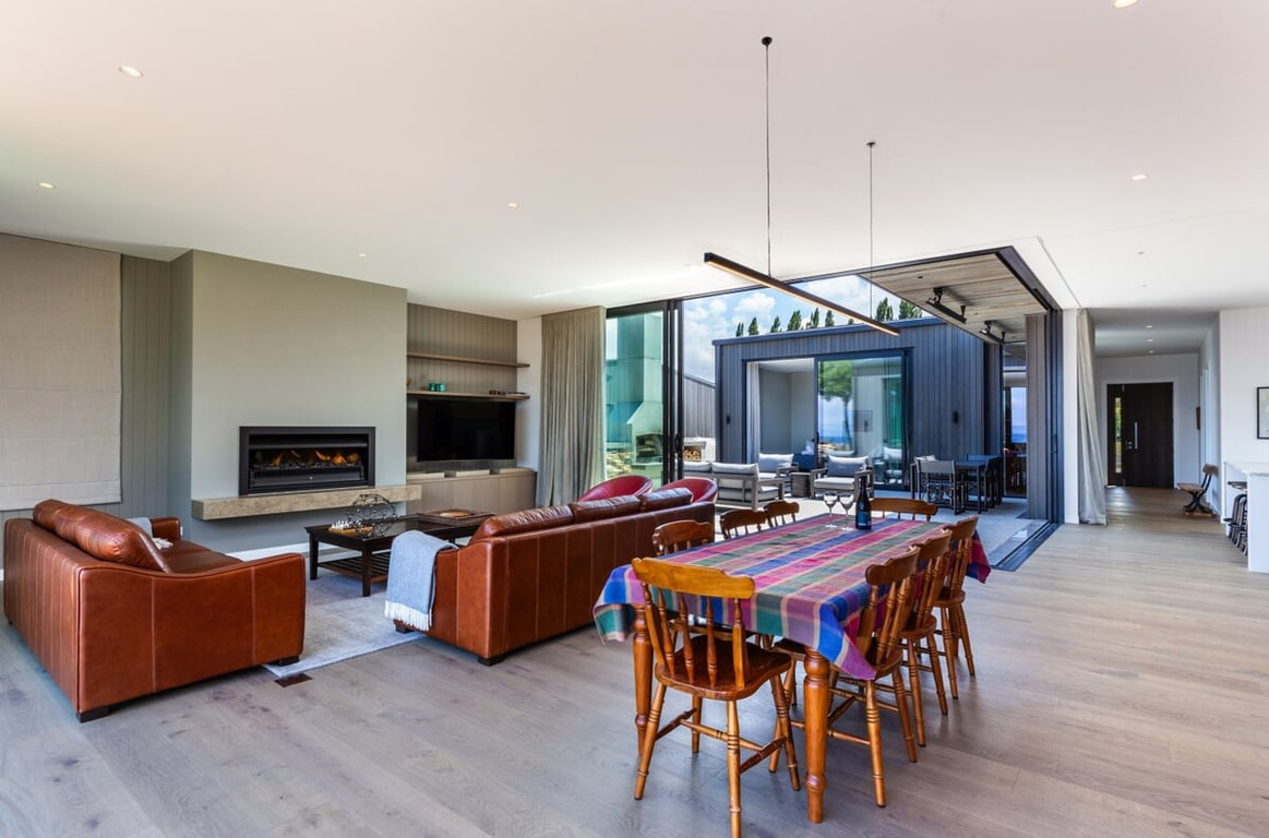 Lochside – Luxury Lakeside Living In Kinloch