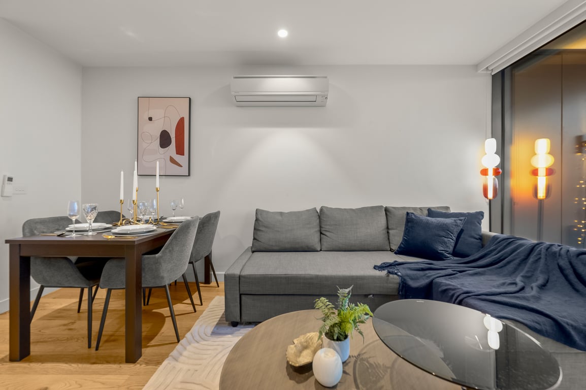 Unwind with Beautiful Albert Park and Hobsons Bay Views! 2 Bedrooms | 2 Bathrooms | Free Parking