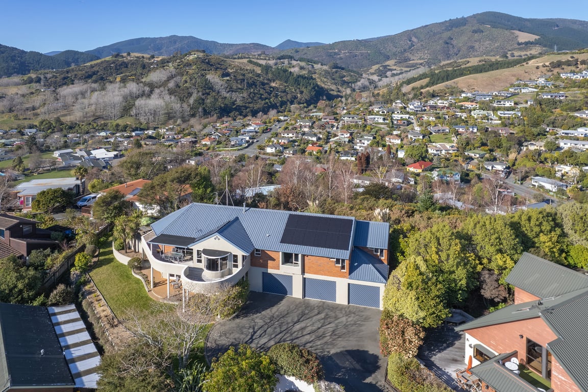 Sunny Bayview Retreat