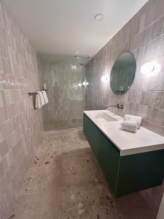 Deluxe Ground Floor Ocean View Apartment