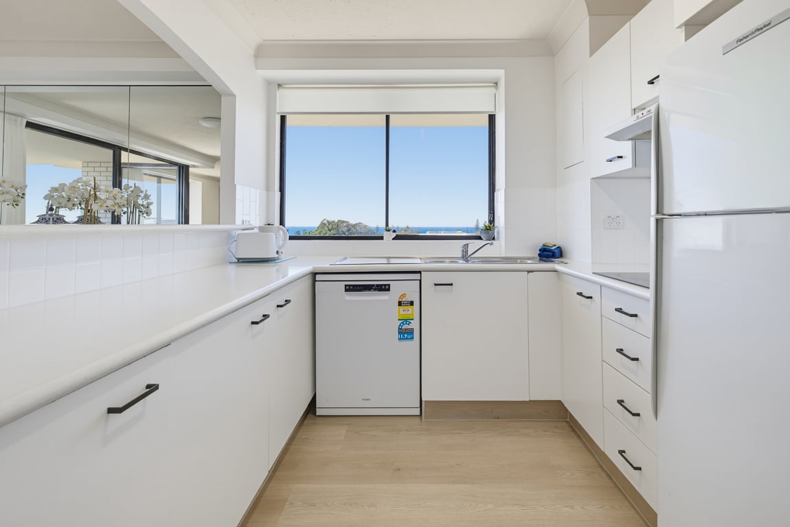 3 Bedroom Ocean View, 1 Queen, 4 Single Beds