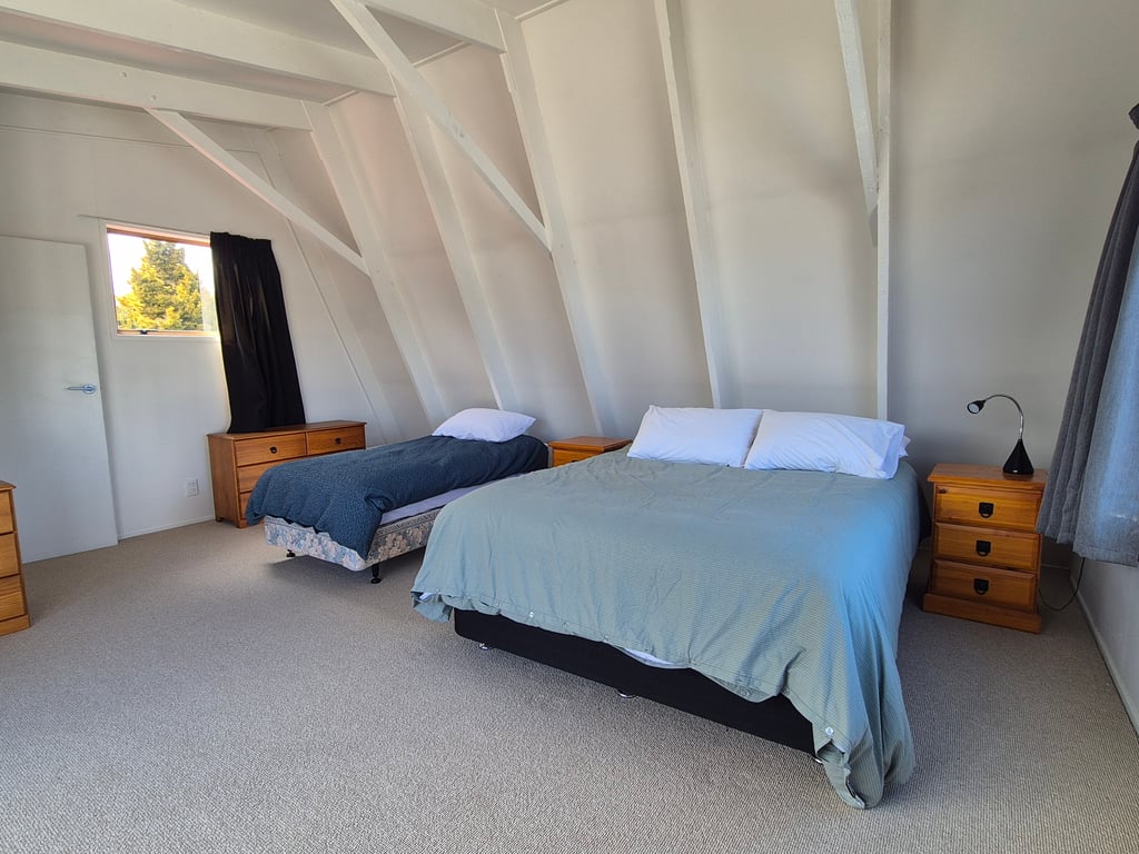 Tui Street Escape – Classic Comfort Near the Lake