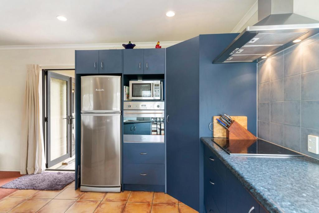 Riverbank Retreat - Family Home