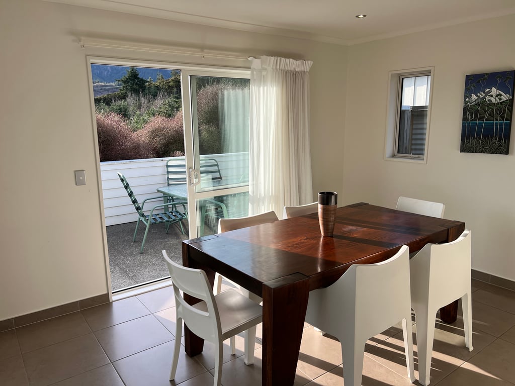 Hillside Hideaway (Pet Friendly) 