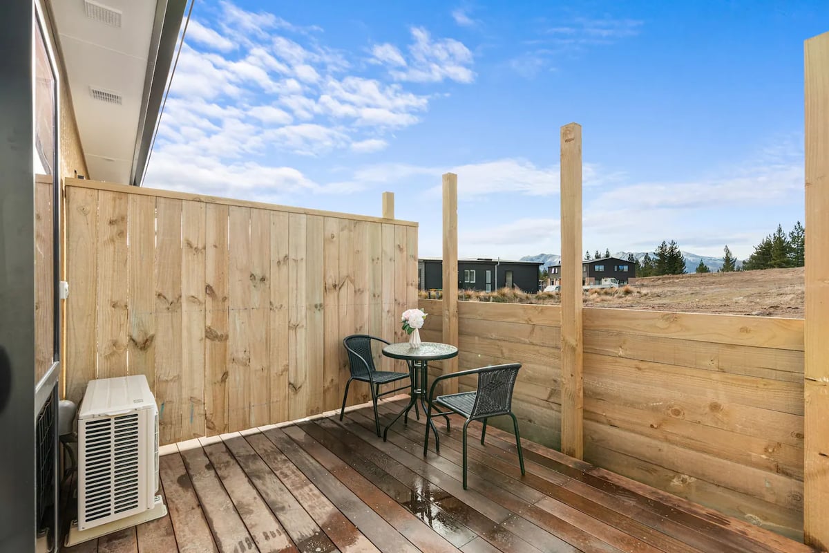 New warm modern 1 bedroom unit2