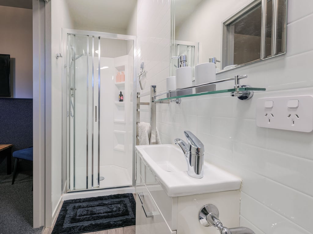 Cozy Corner at Jollies (Pet Friendly) 