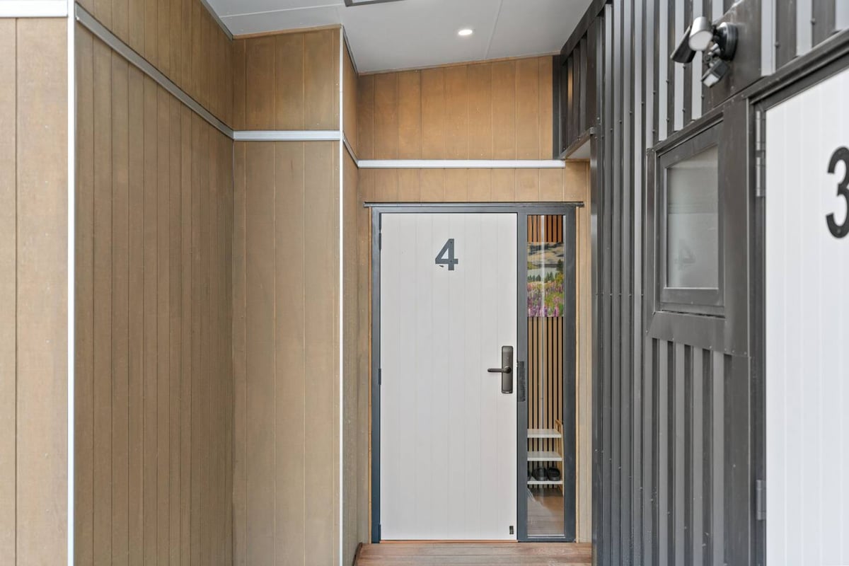 New warm modern family friendly /Unit4/2bedroom