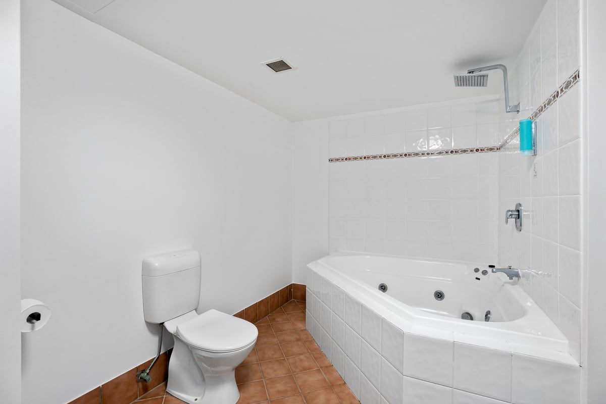 Spa Suite with Queen and Single Bed