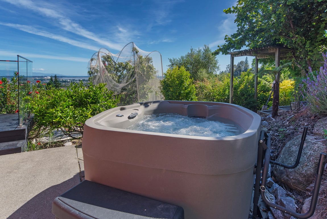 Pohutukawa House - Views, Pools, Serenity!