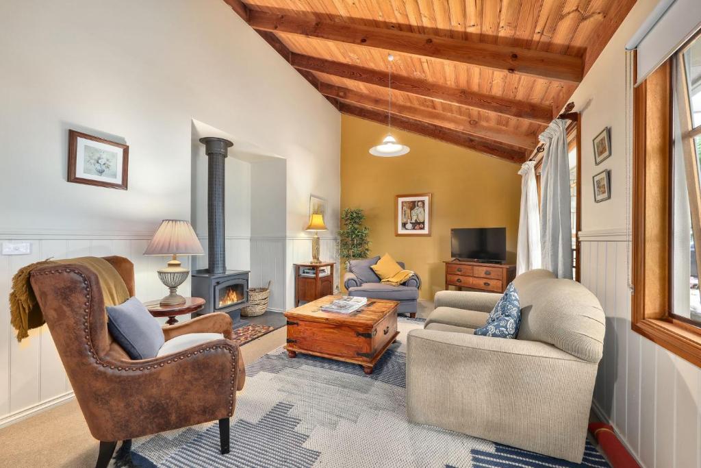 Jamieson Cottage 3 - By the River