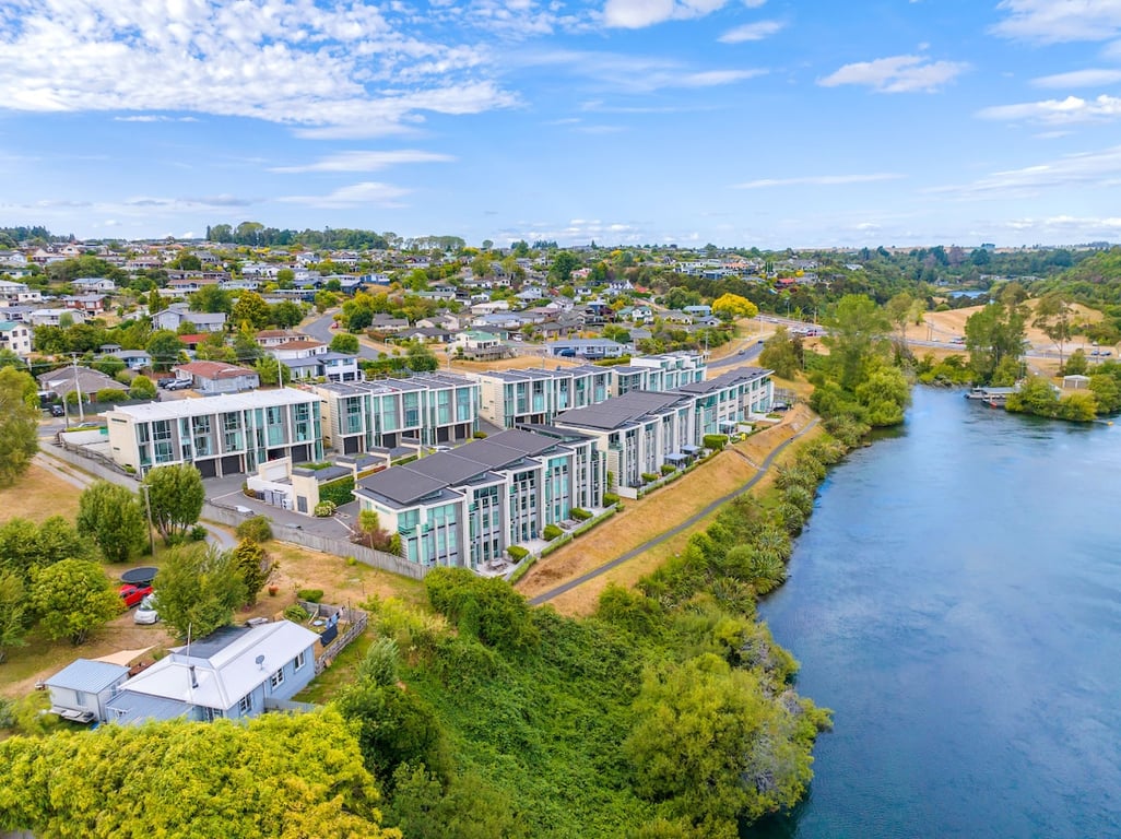 Riverside Views - Taupo Holiday Home