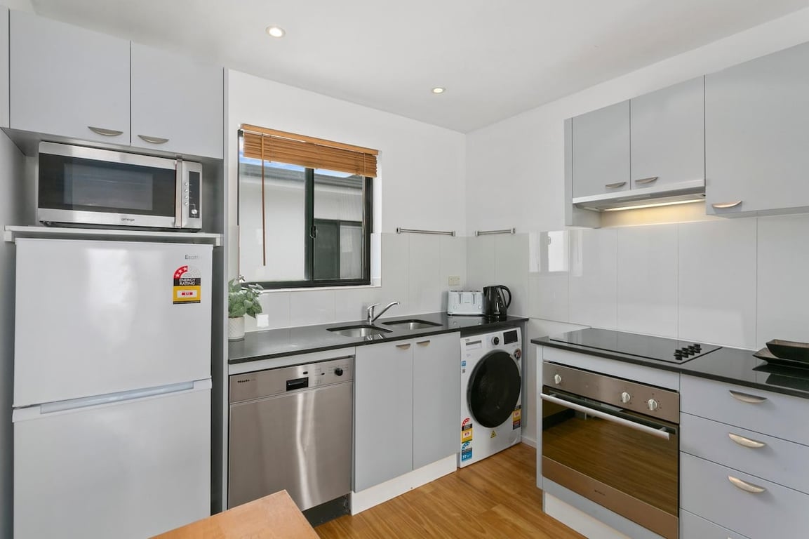 SANT4 - Crows Nest Comfort | Laidback Living With Terrace