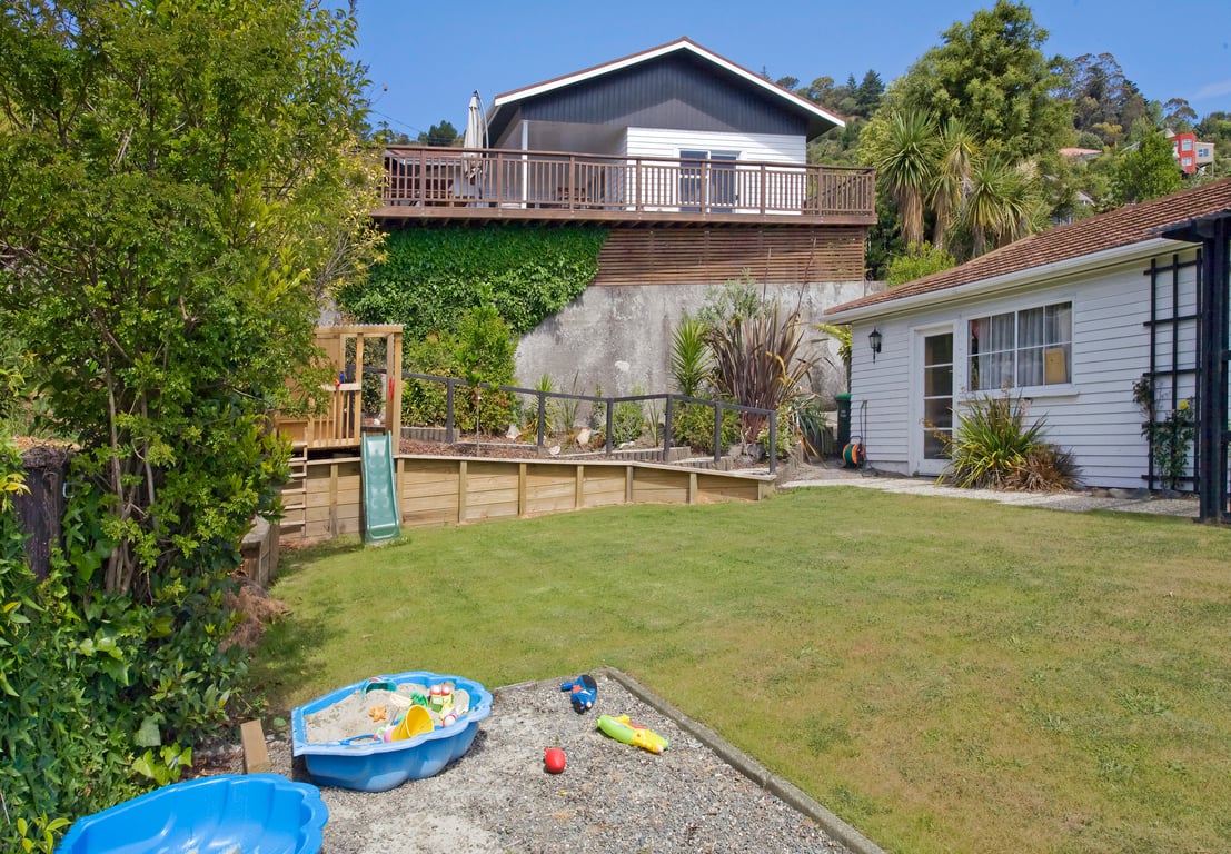 Bisley Holiday House