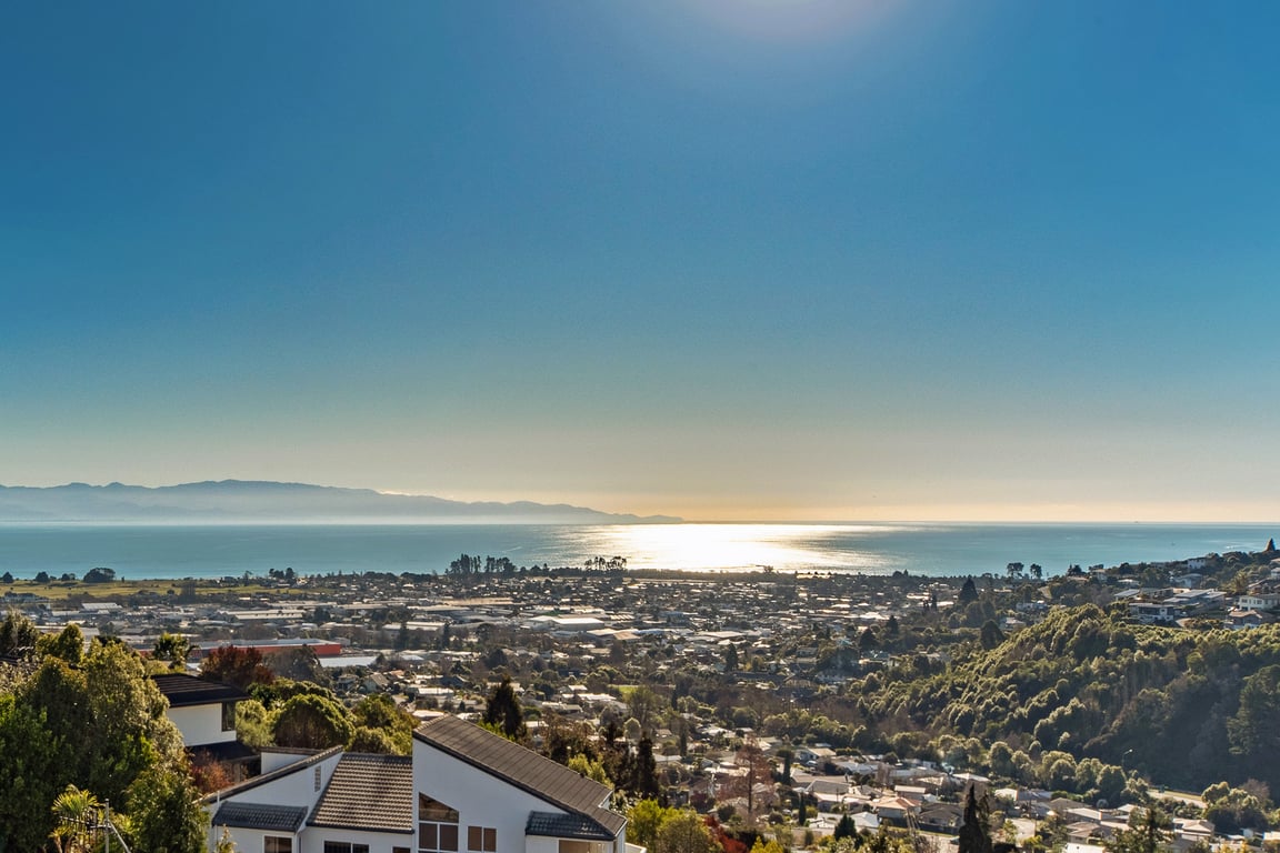 Sunny Bayview Retreat