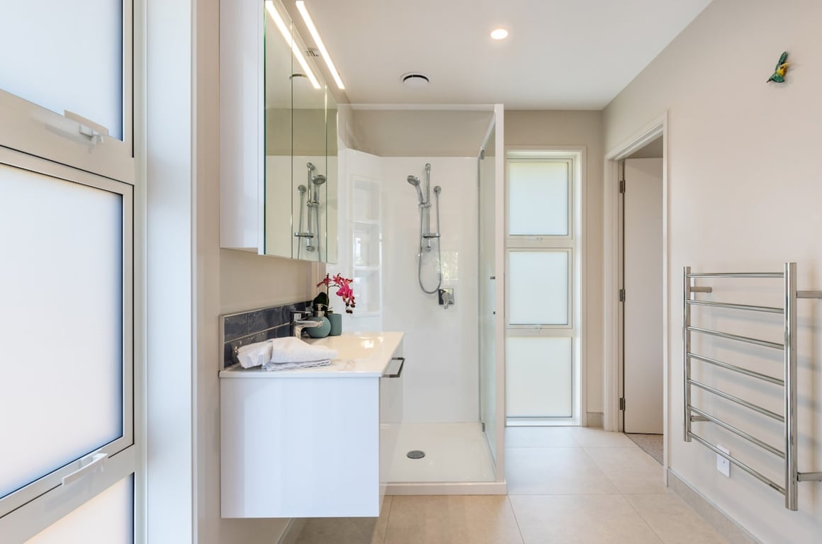 Teti Tranquility - New Build Luxury - Steps From The Great Lake