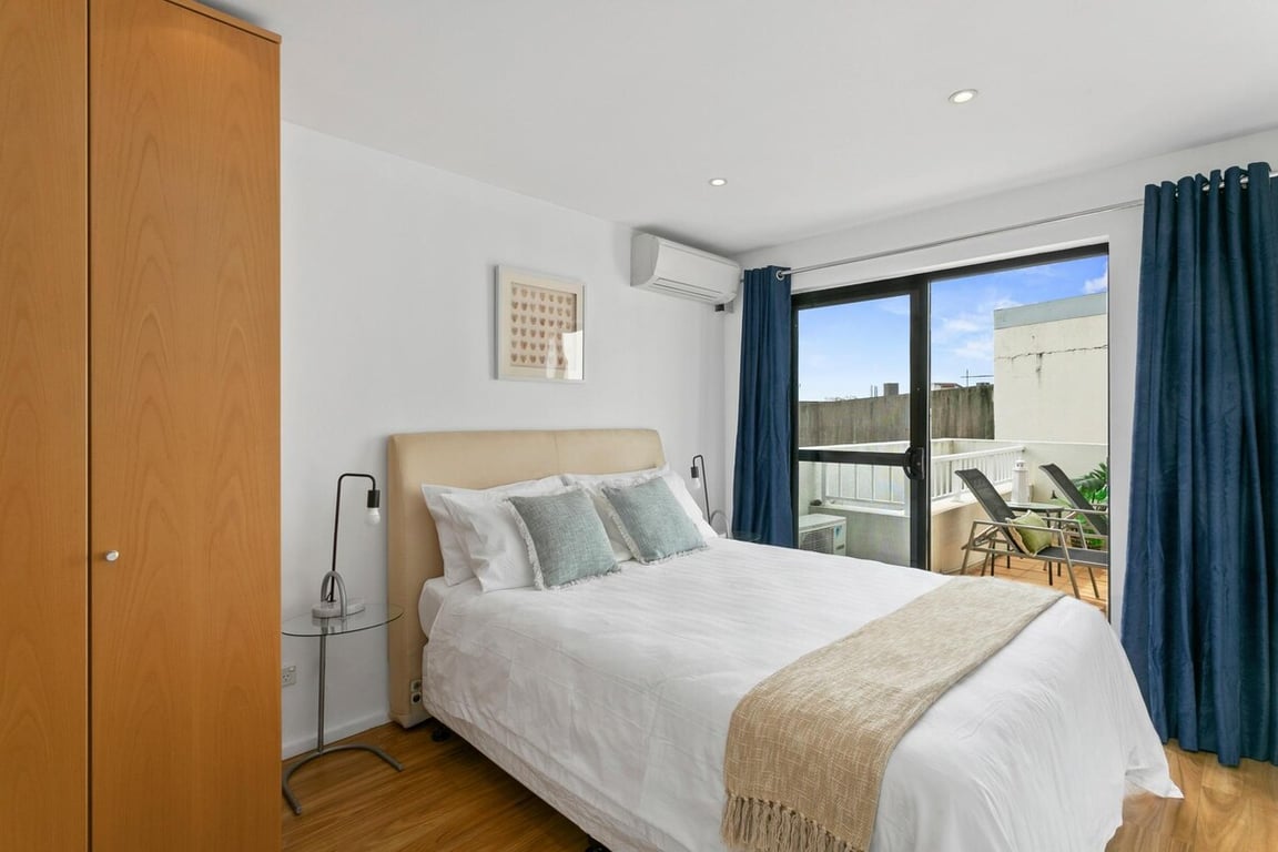 SANT4 - Crows Nest Comfort | Laidback Living With Terrace