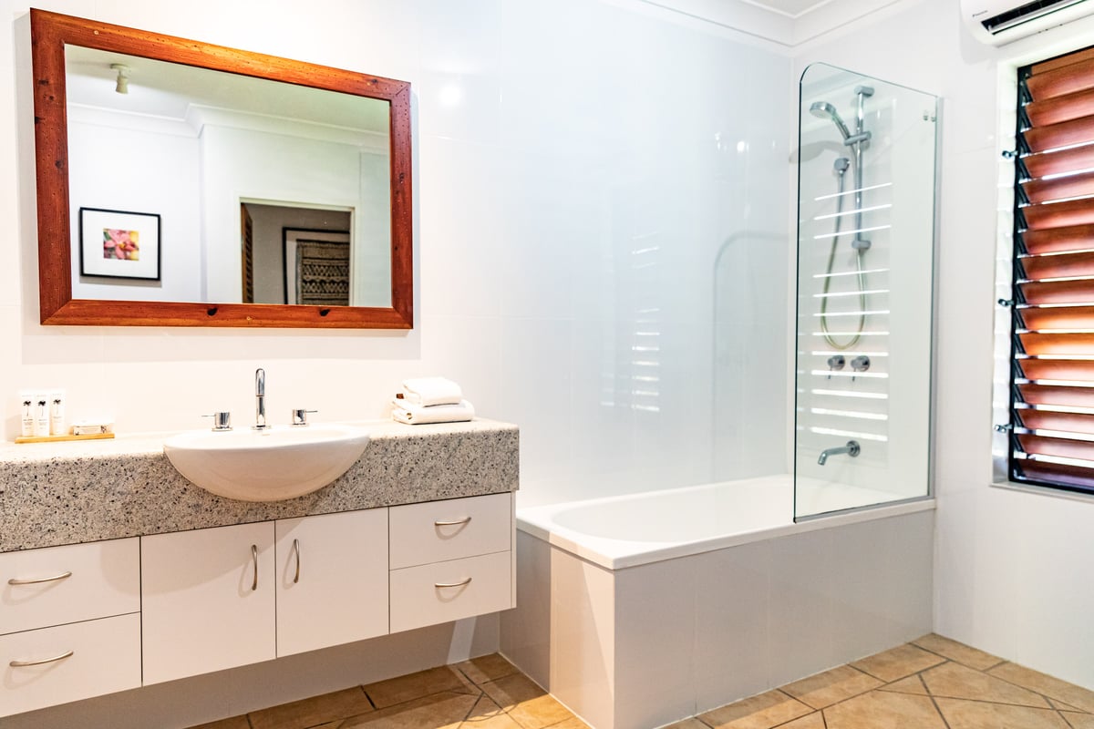 Deluxe 2 Bedroom Dual Key Pool View Apartment