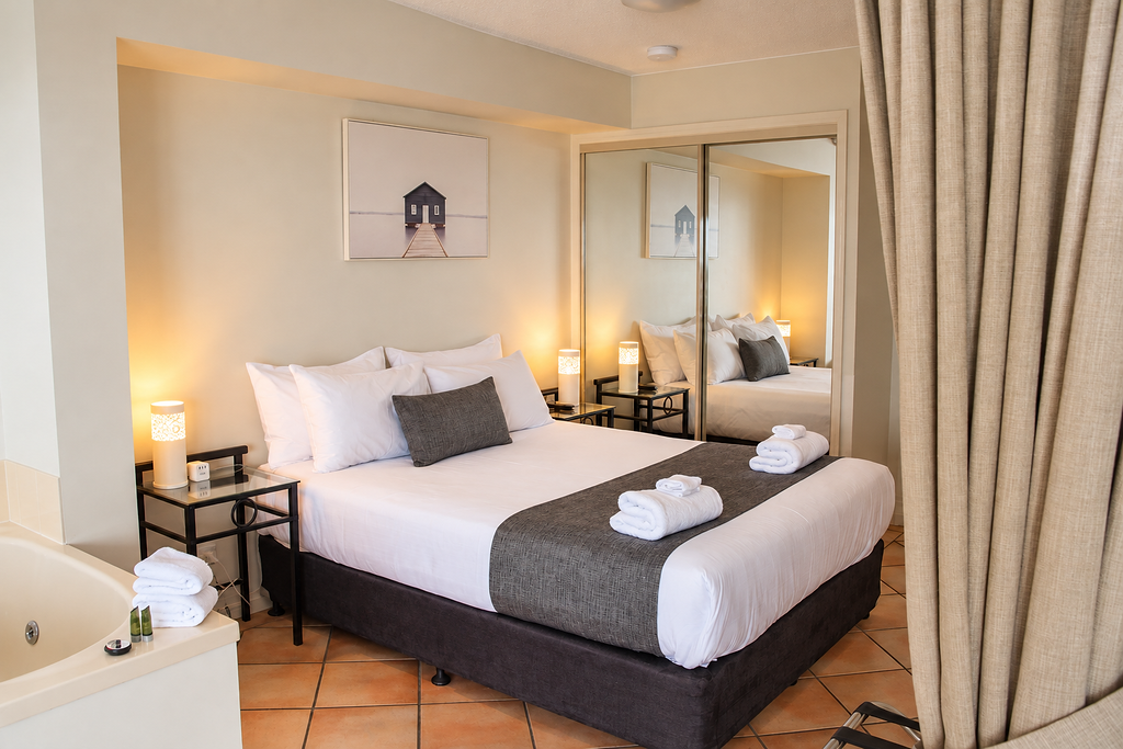 Unit 305 – Deluxe 1 Bedroom Waterfront Rooftop 