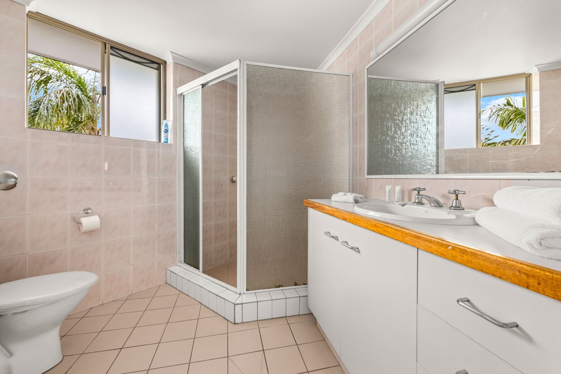 2 Bedroom Pool and Ocean Views- Unit 21 with A/C