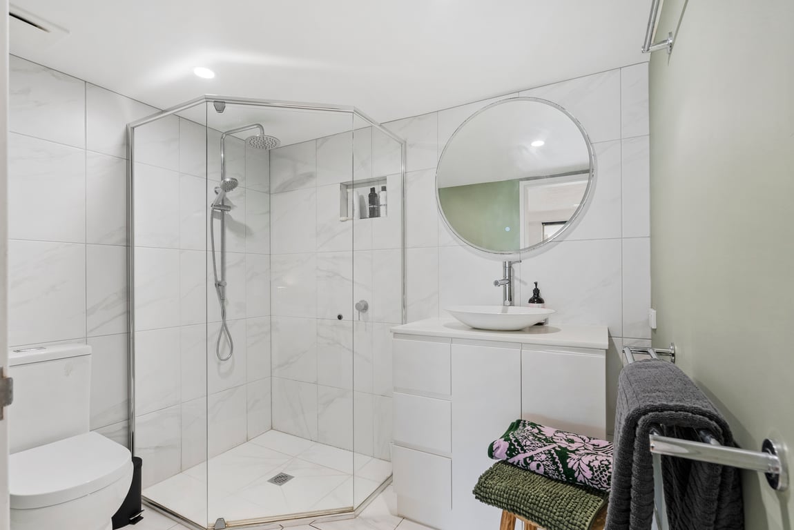 2 Bedroom Apartment - (1 Queen/2 Single)