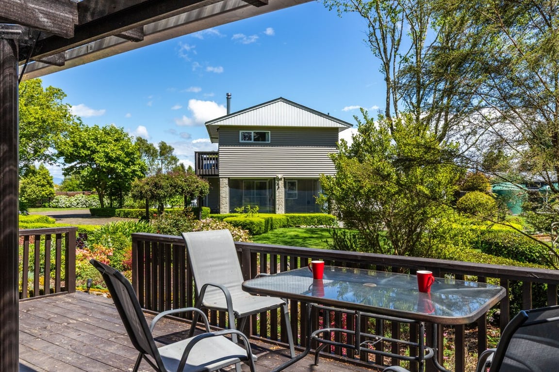 Whakaroa Retreat - Spacious Garden Getaway Near Taupo