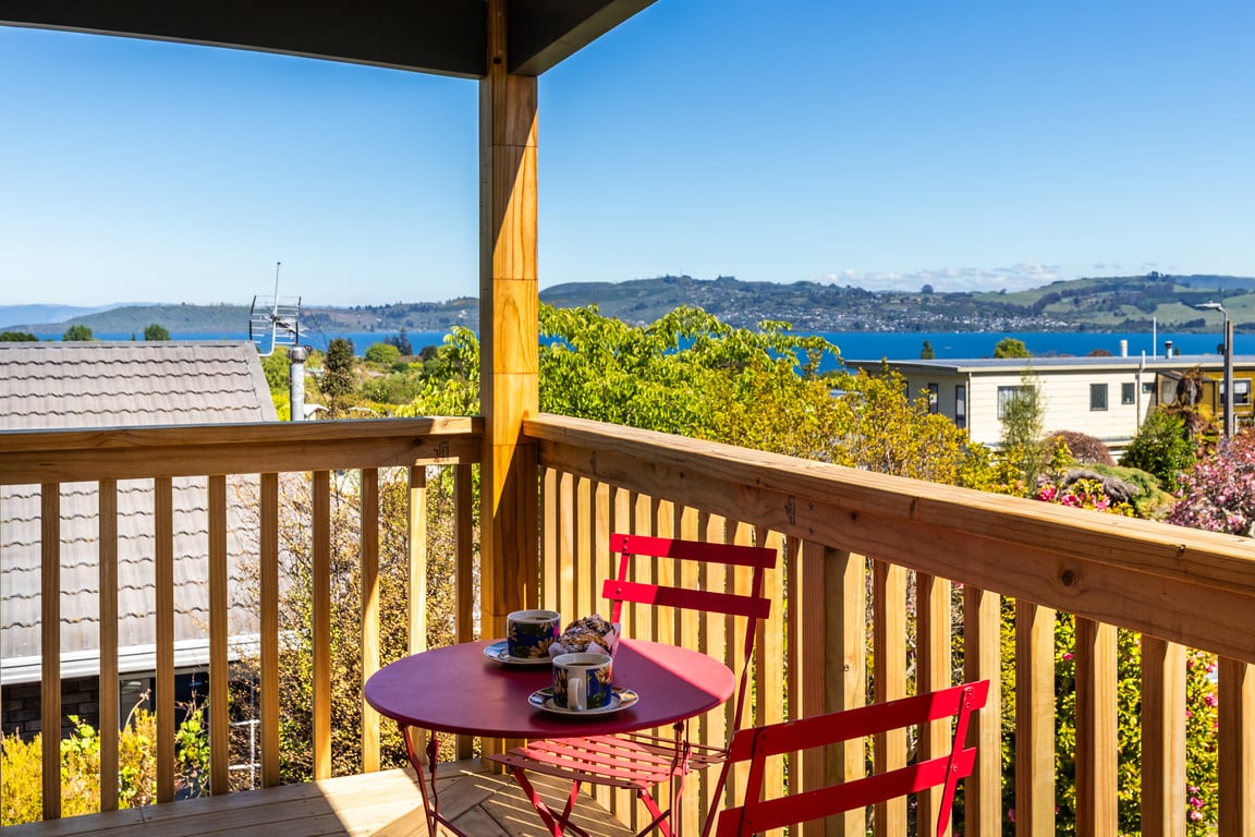 The Golders Getaway: Space for 2 families