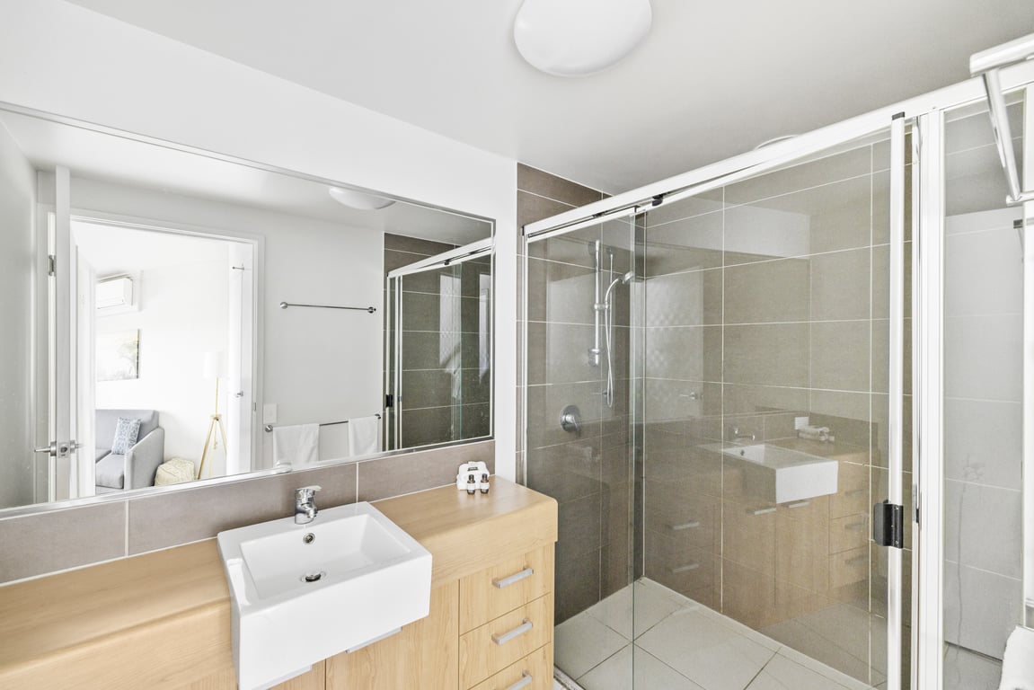 Broadwater 2 Bedroom Apartment