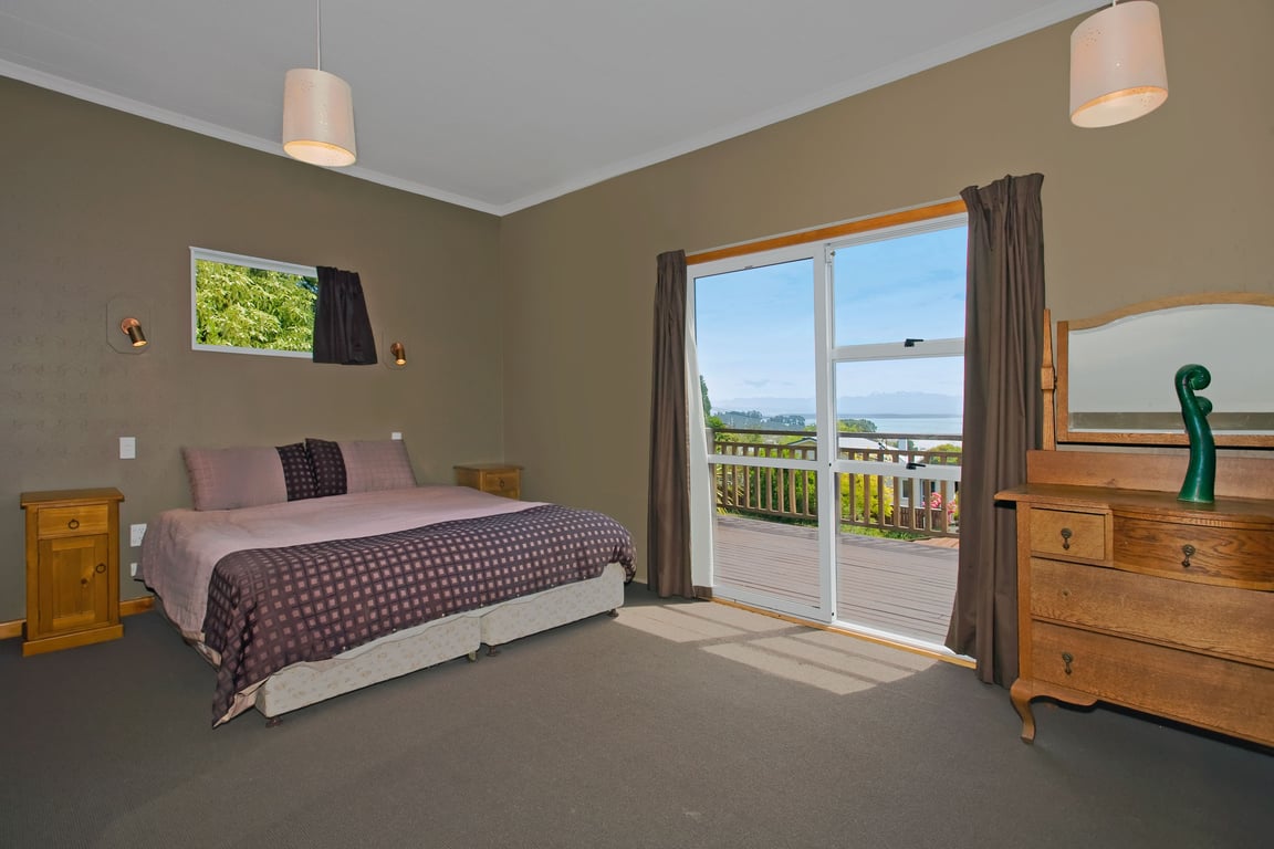 Bisley Holiday House