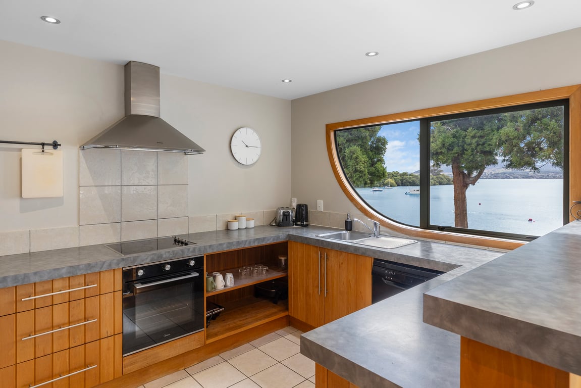 Acacia Bay, Lakeside Retreat