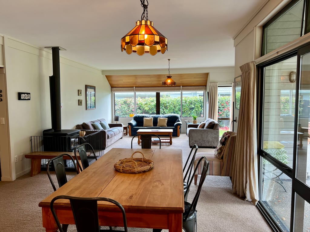 Retreat on Cheltenham (Pet Friendly) 