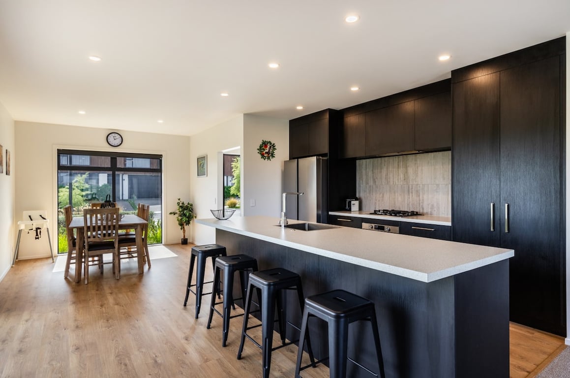 Modern Holiday Retreat - Relax & Unwind In Style