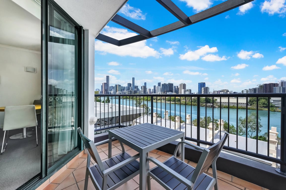 One Bedroom Apartment with King Bed