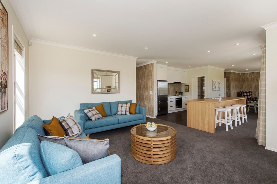Beautifully Furnished Modern Home In A Quiet Area