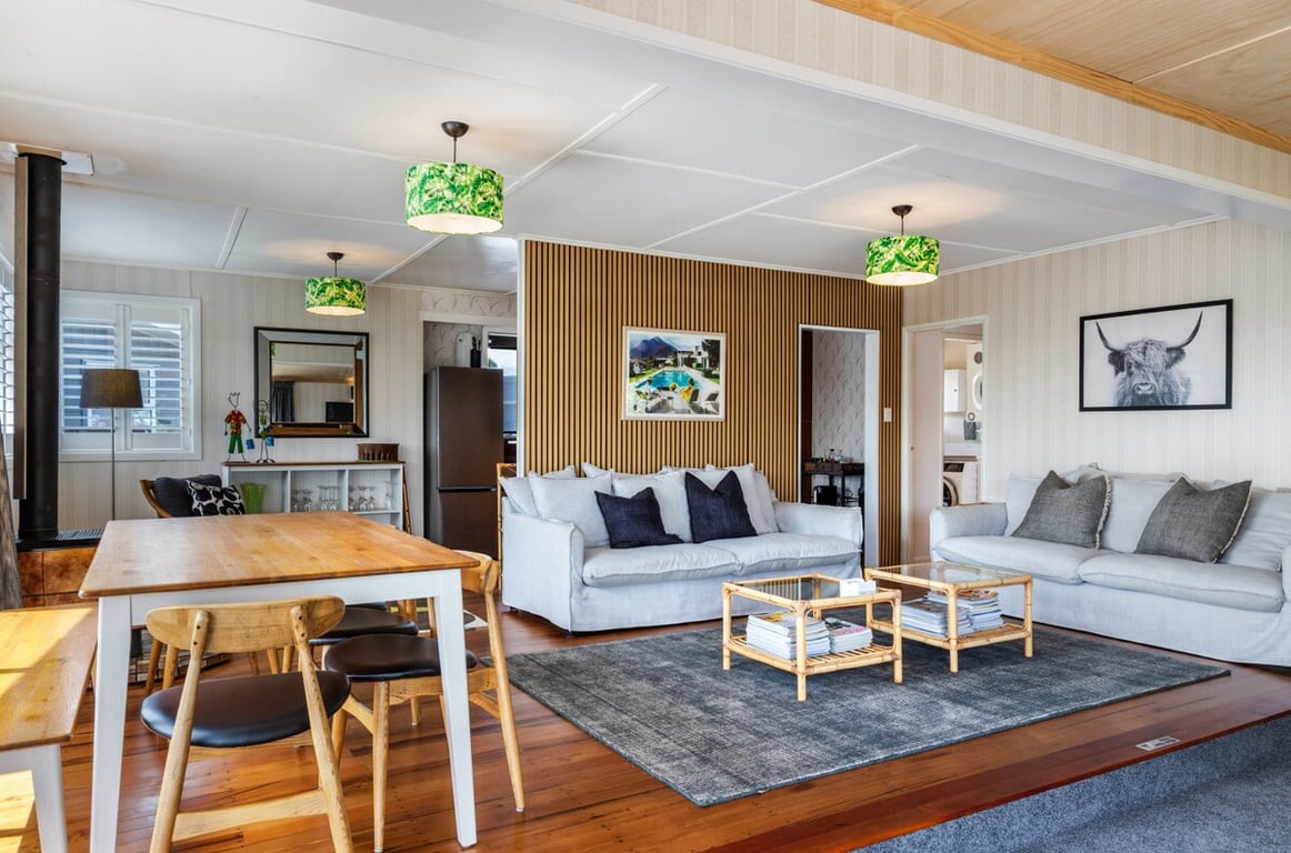 Radiant Rainbow Point Retreat - Walk To The Lake