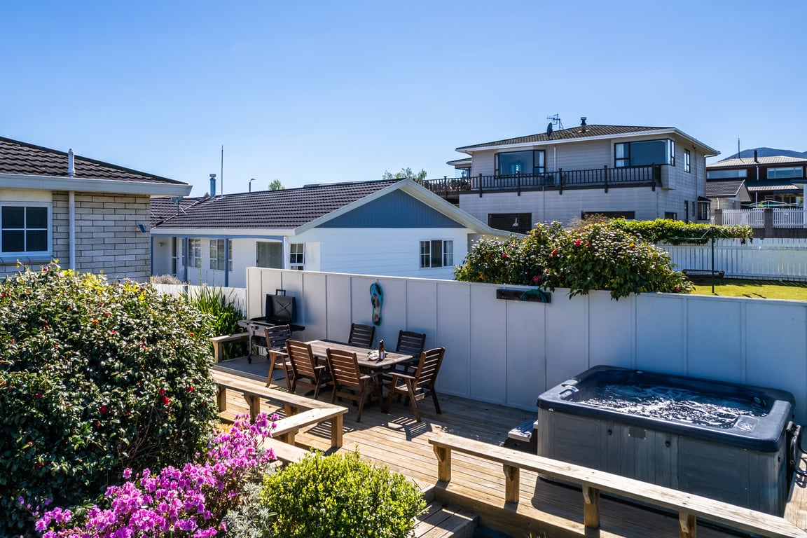 The Golders Getaway: Space for 2 families